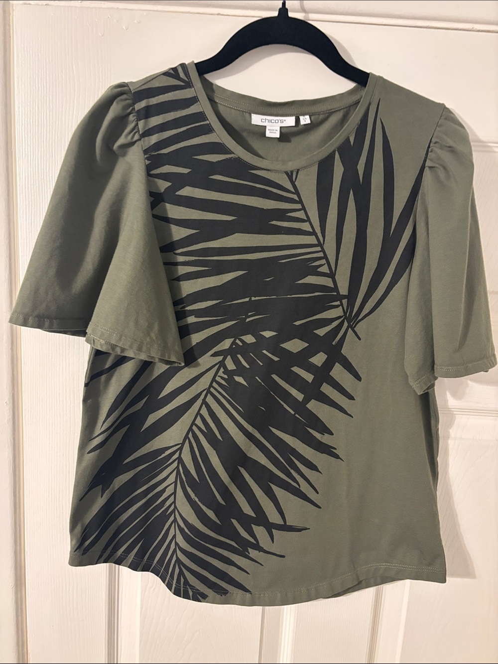 Chico's Olive Green Palm-Print Short Sleeve Tee with Flutter Sleeves